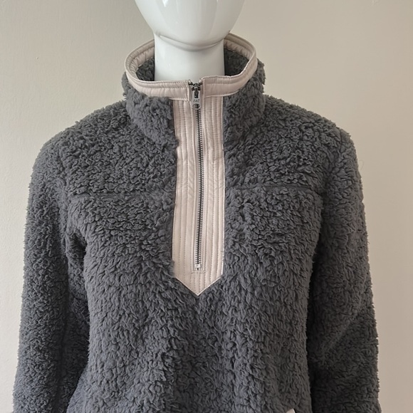 (NWT) Abercrombie & Fitch Grey Super Soft Sherpa Fleece Pullover, Small - Picture 8 of 17